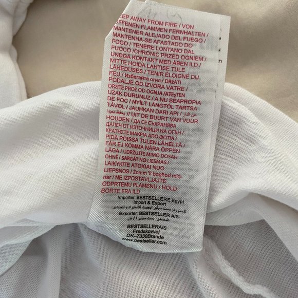 White t-shirt with cute kitty graphic - Picture 14 of 14